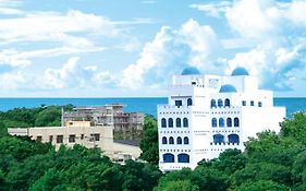 Moon Bay Coastal Hotel